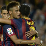 Alexis se abraza con Neymar