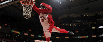 La mascota de los Raptors se lesiona como Kobe Bryant: se rompe el Aquiles