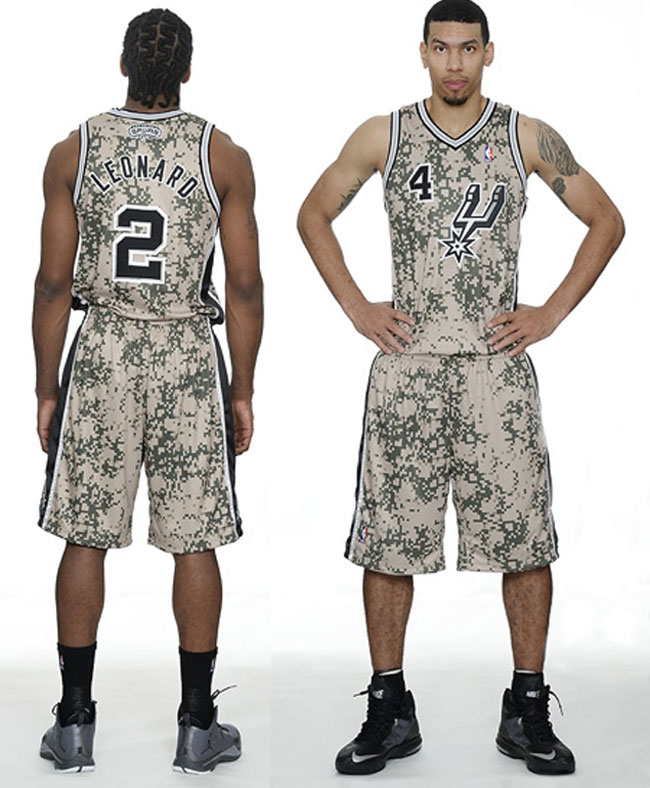 Te gusta el uniforme de camuflaje de los Spurs? A sus jugadores, no