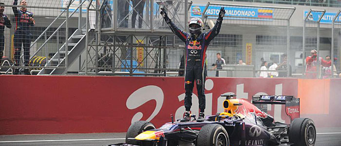 Vettel agranda su leyenda