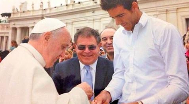 Roban a Del Potro el rosario
bendecido por el papa Francisco