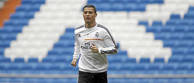Cristiano Ronaldo, en el entrenamiento de este viernes en el Santiago Bernabu / Pablo Garca (MARCA)