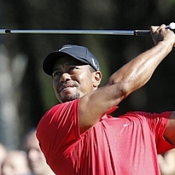 Tiger Woods se mantiene al frente