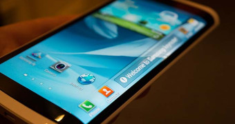 Samsung trabaja en un smartphone con pantalla de tres caras