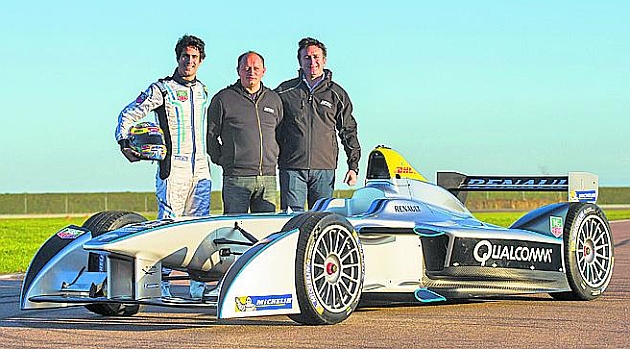 Di Grassi (probador) junto a Vasseur (CEO de Spark Racing) y Agag.