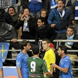 300 euros de multa al Oviedo por el lanzamiento de un petardo