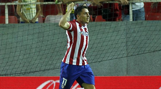 El 'Cebolla' Rodrguez celebra un gol que le hizo al Sevilla en el Snchez Pizjun. IGO HIDALGO