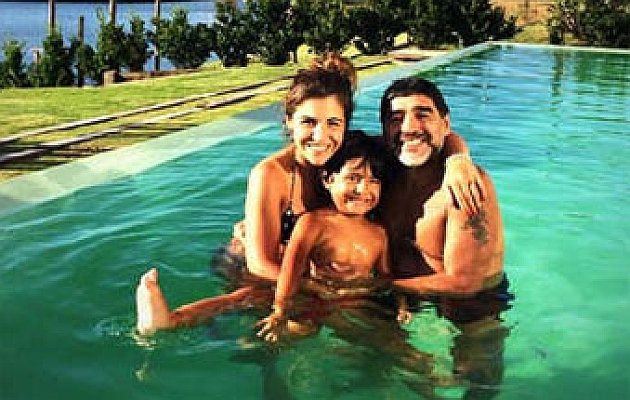 Maradona, Navidades con su hija y su nieto Benjamn Agero