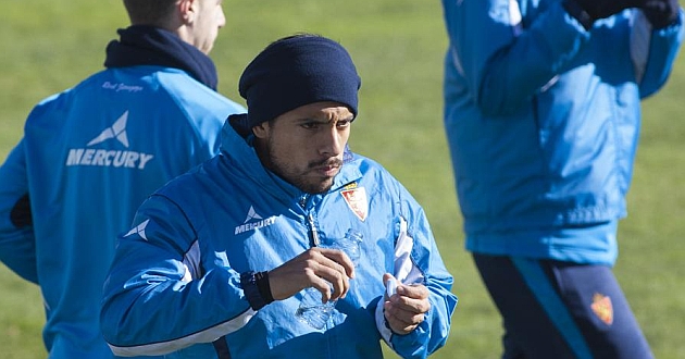 Acevedo, como uno ms en el entrenamiento del Zaragoza / Toni Galn (Marca)