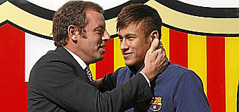 Los papeles de Neymar enredan al Barcelona