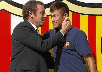 Los papeles de Neymar enredan al Barcelona