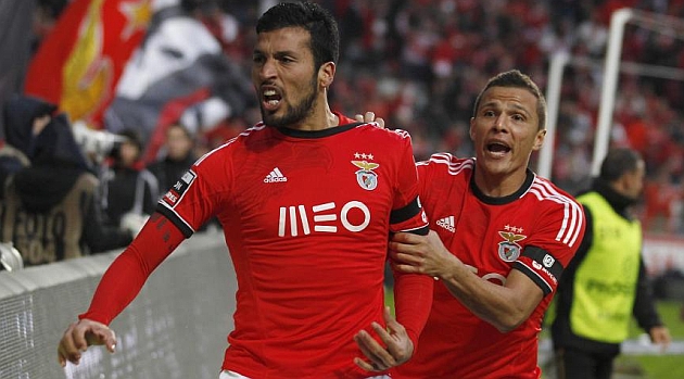 Garay pone lder al Benfica