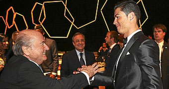 Cristiano y Blatter hacen las paces