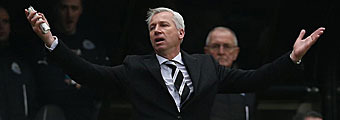 El entrenador del Newcastle se disculpa por insultar a Pellegrini