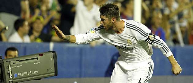 Sergio Ramos celebra un gol en el Levante-Real Madrid de la presente Liga / Jos Antonio Sanz (MARCA)