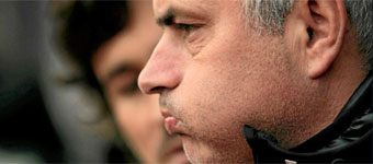 Mourinho, operado en París de una vieja lesión en el codo