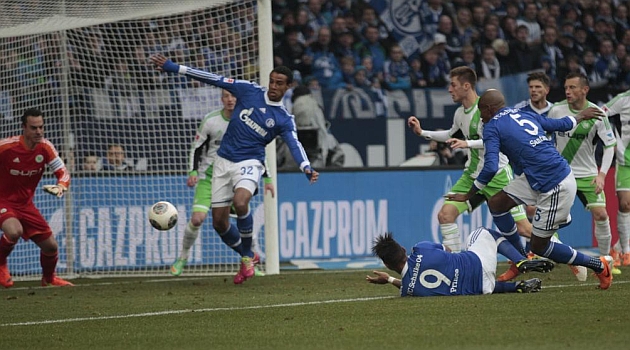 Santana y Boateng meten
al Schalke en Champions