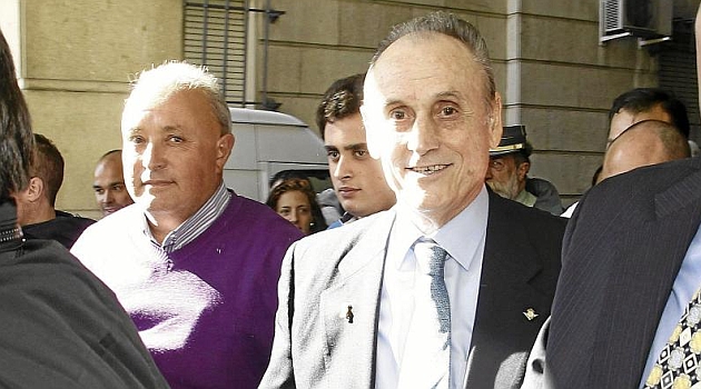 Ruiz de Lopera, a la salida de los juzgados de Sevilla. IGO HIDALGO