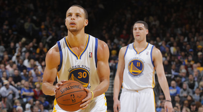 Los Warriors ganan 'sin pvots' a los Bulls gracias a 34 puntos de Curry
