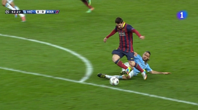 Es penalti de Demichelis a Messi?