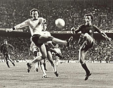 Del Bosque y Beckenbauer en el Espaa-Alemania de 1975 disputado en el Caldern.