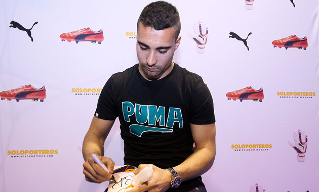 Sergio Asenjo sortea sus guantes Puma dedicados