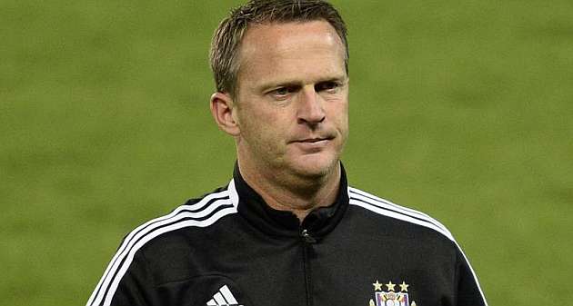 Destituyen a John van den Brom, entrenador del Anderlecht