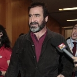 Arrestan a Cantona en Londres por agredir a un hombre