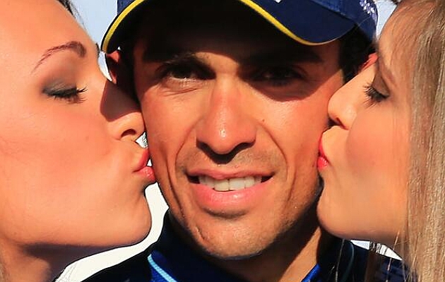 Contador, agasajado en el podio final de la Tirreno. (Foto: Tinkoff Saxo)