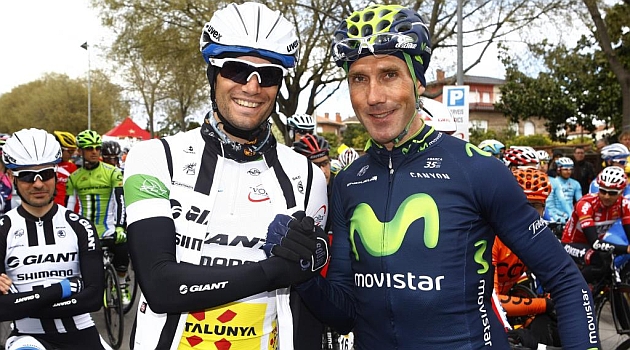 Luka Mezgec junto a Pablo Lastras antes de la salida. FOTO: Rafa Gmez / Ciclismo a fondo