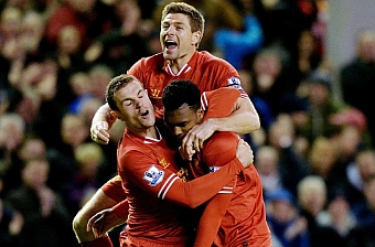 Gerrard y Sturridge sitan al
Liverpool a un punto de la cabeza