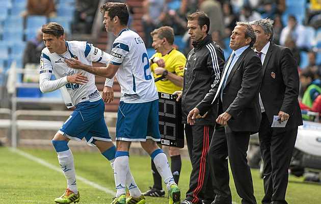 Anton debuta con el Zaragoza tras sustituir a Arzo. / Toni Galn