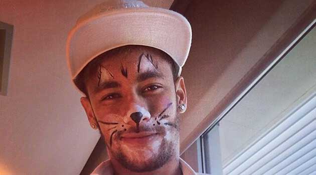 Neymar, con la cara pintada de gato. / FOTO: Neymar Jnior ‏@neymarjr