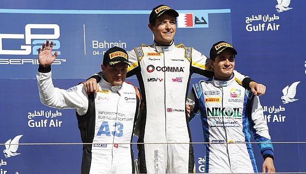 De izquierda a derecha, Trummer, Palmer y Leal en el podio de Bahrin / Foto: GP2Series
