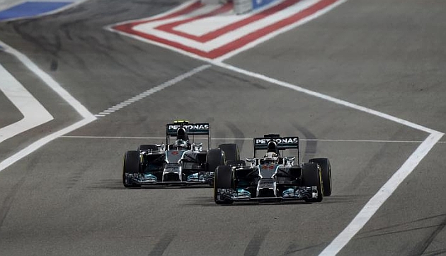 Hamilton y Rosberg durante el GP de Bahrin / Foto: RV.RACINGPRESS