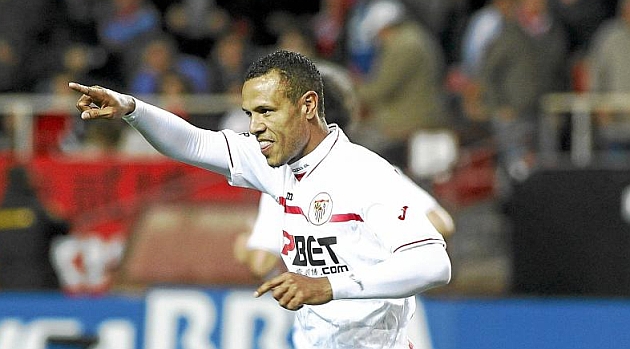 Luis Fabiano celebra un gol marcado con el Sevilla. IGO HIDALGO