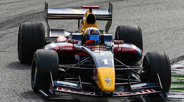 Un problema elctrico deja sin opciones a Sainz Jr. y Merhi acaba segundo