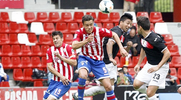 Canella y Bernardo durante el partido del domingo ante el Murcia / Tuero - Arias (Marca)