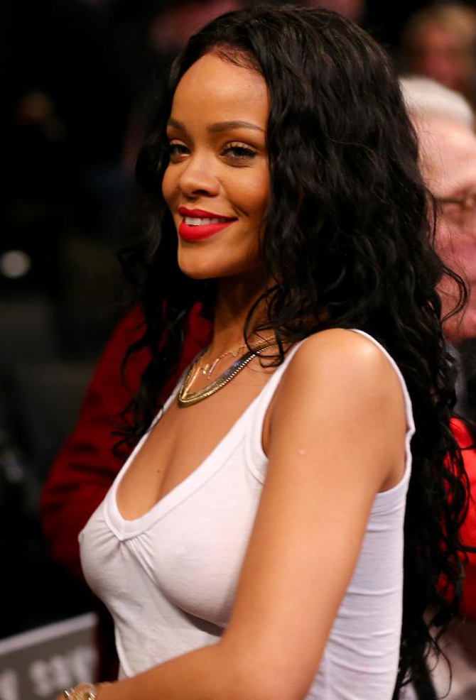 Playoffs NBA 2014: Las transparencias de Rihanna, sin ropa interior, seducen a los playoffs de la MARCA.com