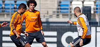 Benzema y Pepe, con el grupo