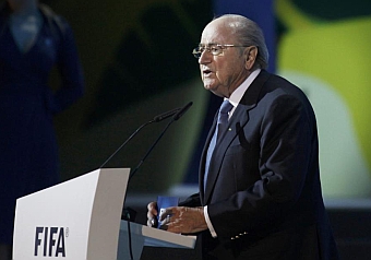 Blatter: Lo que Alves toler anoche es una barbaridad