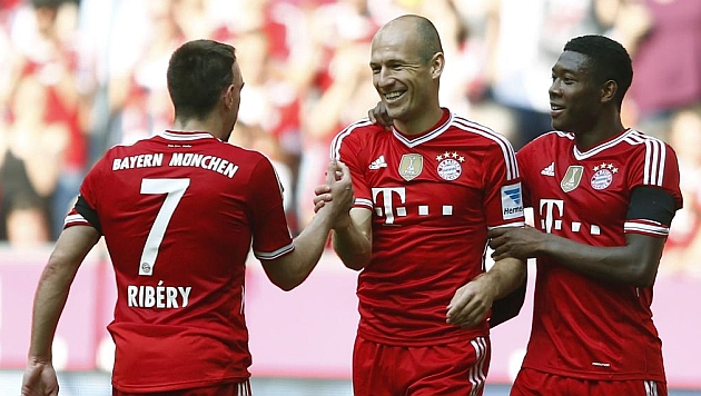 Robben celebra con Ribery y Alaba su gol ante el Werder Bremen. / REUTERS