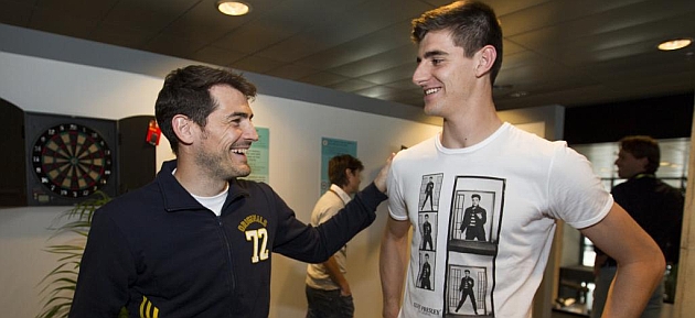 Iker and Courtois wish each other luck in Lisbon