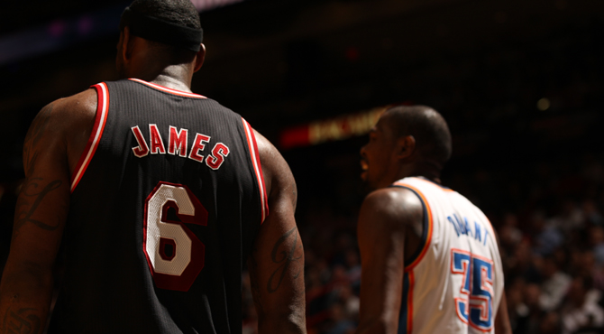 LeBron James defiende de las crticas a Kevin Durant, su sucesor en el trono de MVP