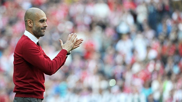 Guardiola, durante un partido de la Bundesliga. / AFP