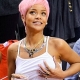 Rihanna vuelve a olvidar el sujetador y comparte miraditas y sonrisas con Durant