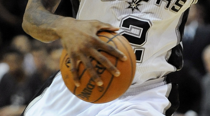 El 'manazas' de la NBA: Sus dedos miden como 63 centmetros