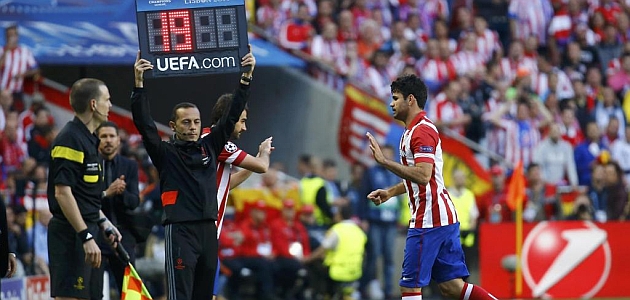 Diego Costa comes off on 9th minute