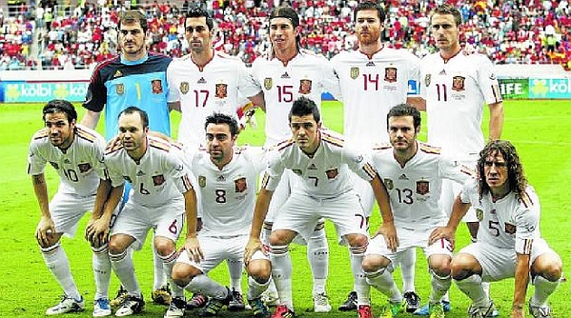 La Roja forced to wear white versus the Oranje