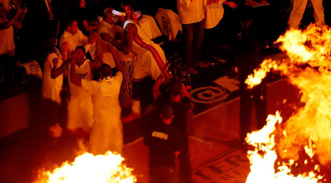 La cmara espa de la NBA escudria en la no abdicacin de 'El Rey'